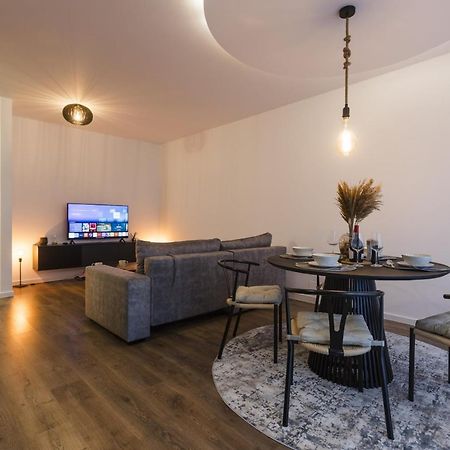 Apartment Near Iulius Mall With Balcony & Private Parking ティミショアラ エクステリア 写真