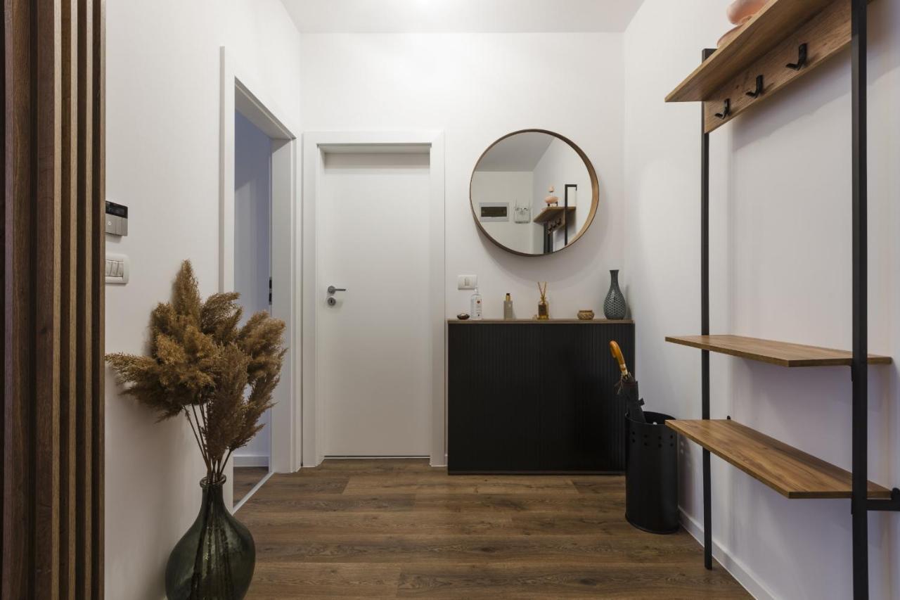 Apartment Near Iulius Mall With Balcony & Private Parking ティミショアラ エクステリア 写真