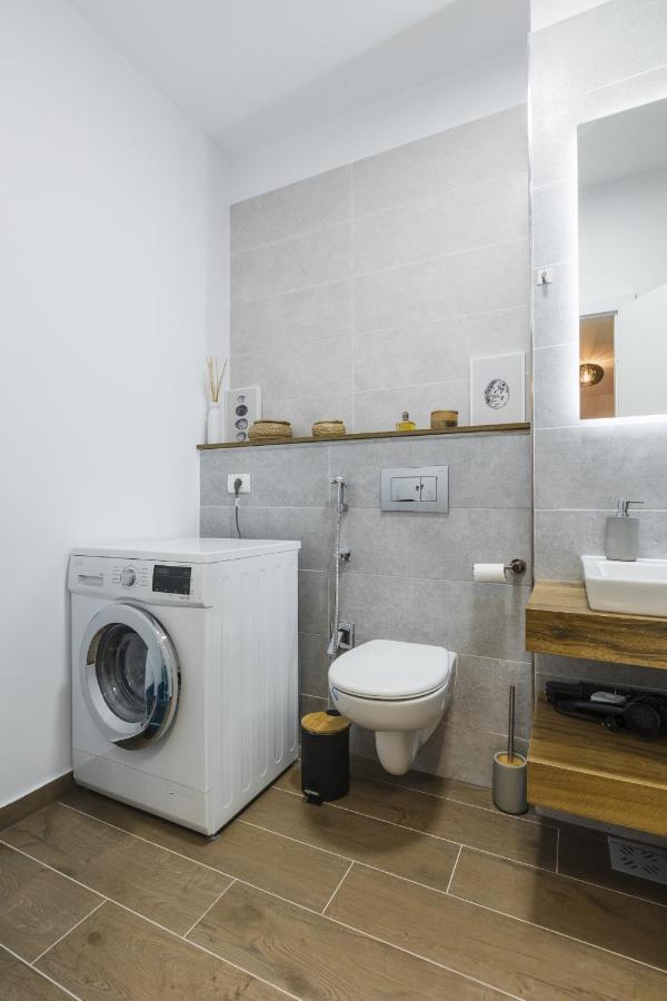Apartment Near Iulius Mall With Balcony & Private Parking ティミショアラ エクステリア 写真