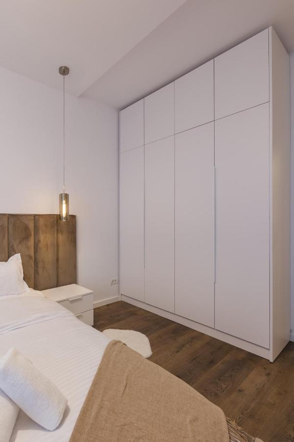 Apartment Near Iulius Mall With Balcony & Private Parking ティミショアラ エクステリア 写真
